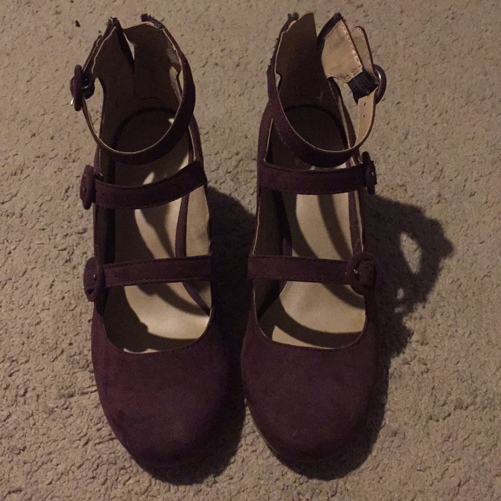 Suede burgundy heels size 7